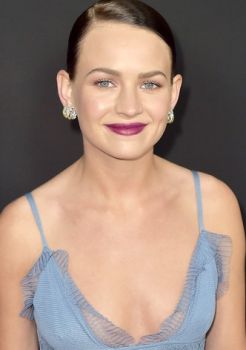 Britt Robertson