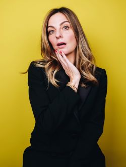 Lesli Karavil Stand up