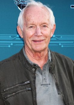 Lance Henriksen