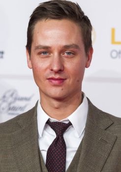 Tom Schilling
