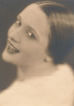 Leonie, actrice en spionne