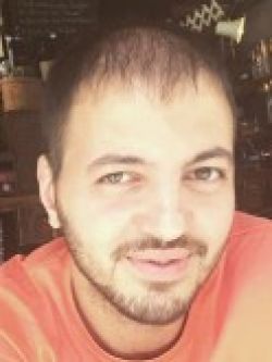 Enis Yazar