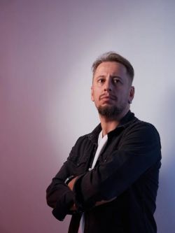 Cem İşçiler Tek Kişilik Stand Up