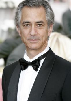 David Strathairn