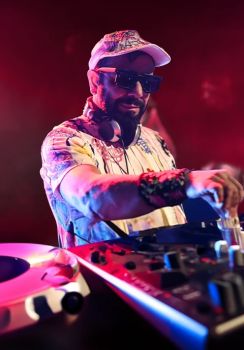 Dj Hakan Küfündür ile 90'lar & 2000'ler Türkçe Pop Parti