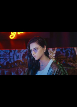 Sura İskenderli - Taştan Yürek (Official Video)